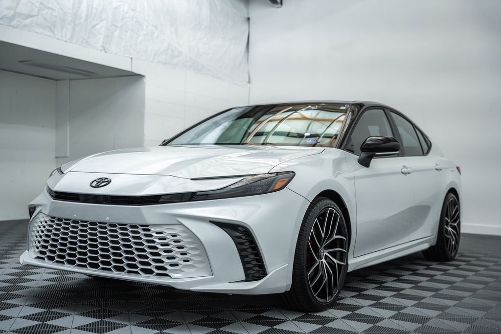 2025 Toyota Camry XSE Hybrid 2.5L
