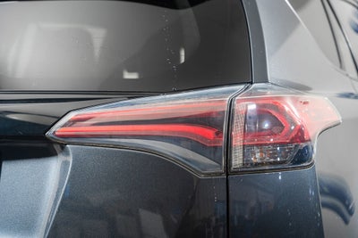 2018 Toyota RAV4 Hybrid SE