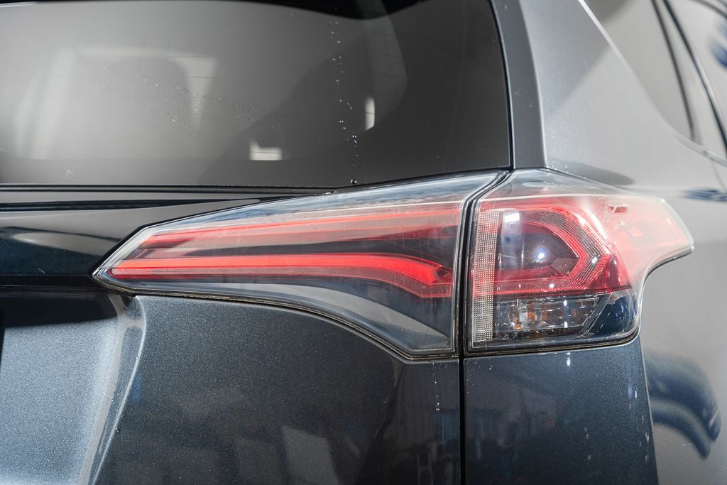 2018 Toyota RAV4 Hybrid SE