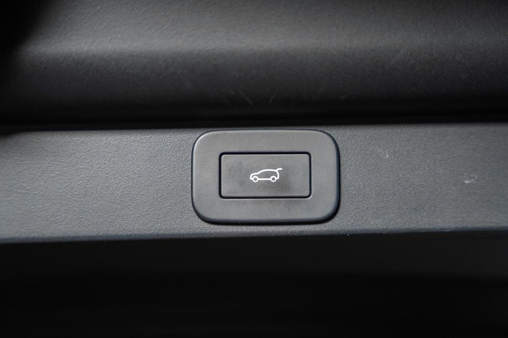 2025 Land Rover Range Rover Plug-In Hybrid SE