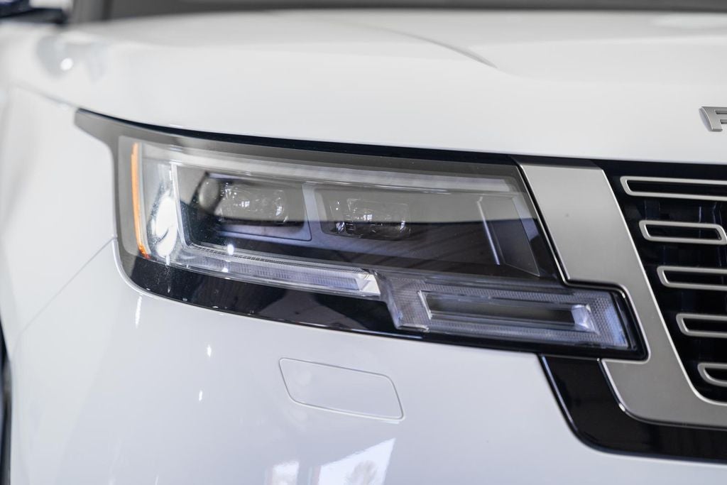 2025 Land Rover Range Rover Plug-In Hybrid SE