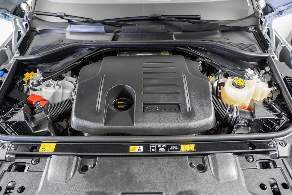 2025 Land Rover Range Rover Plug-In Hybrid SE