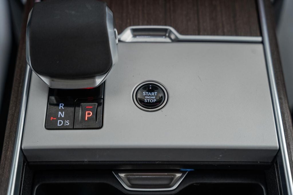 2025 Land Rover Range Rover Plug-In Hybrid SE