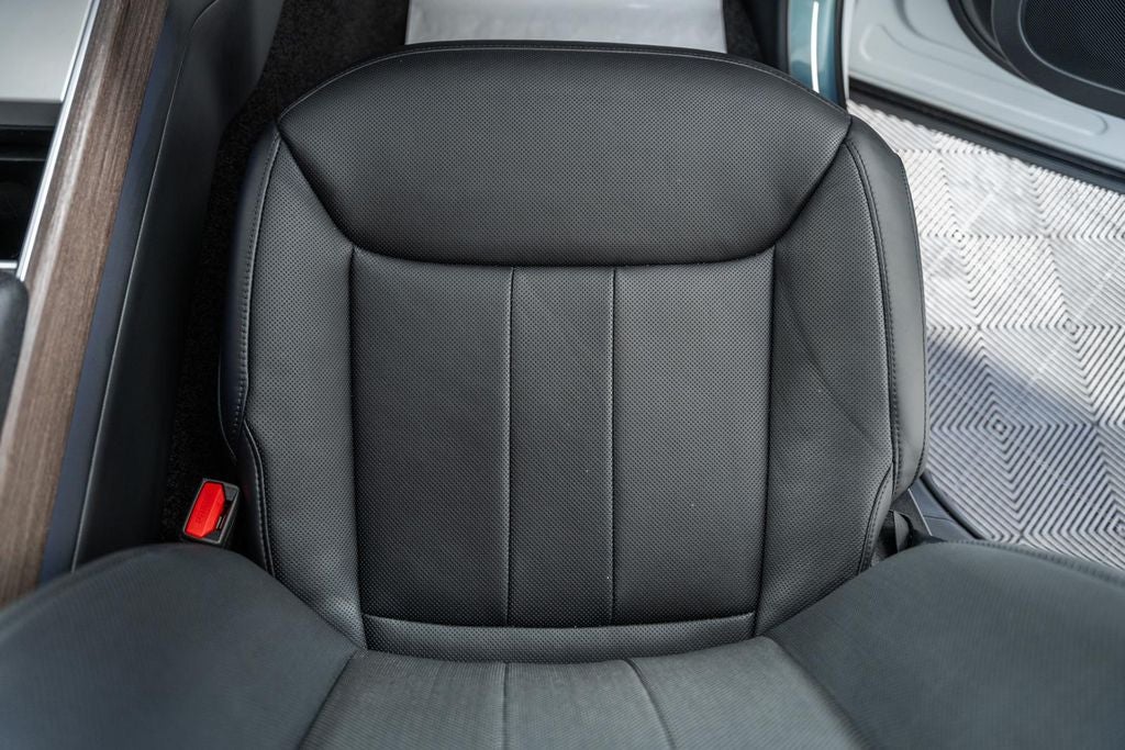 2025 Land Rover Range Rover Plug-In Hybrid SE