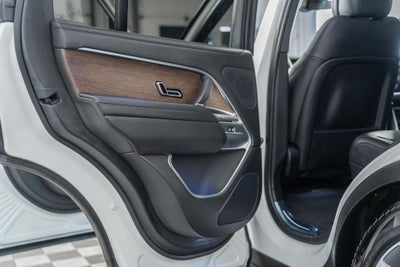 2025 Land Rover Range Rover Plug-In Hybrid SE