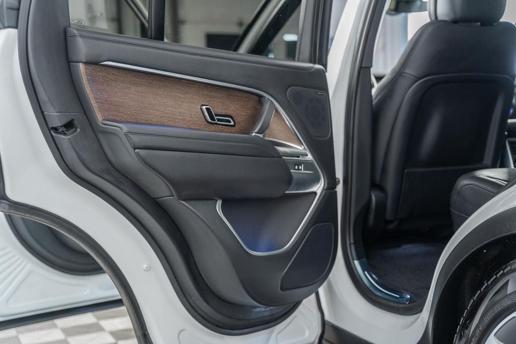 2025 Land Rover Range Rover Plug-In Hybrid SE