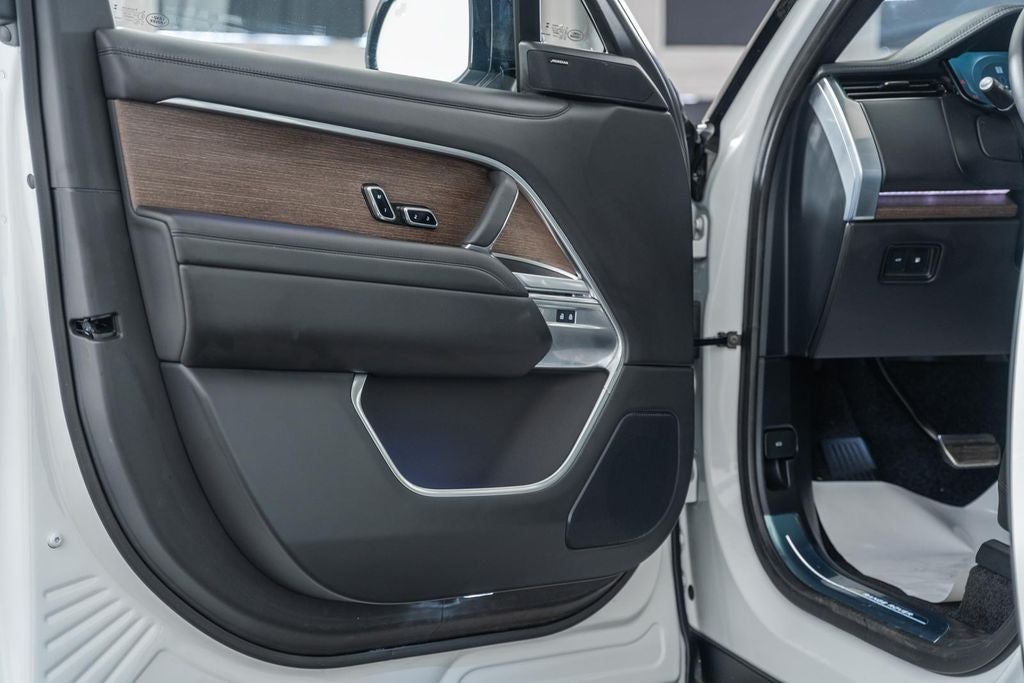 2025 Land Rover Range Rover Plug-In Hybrid SE