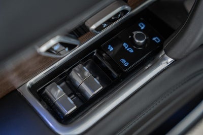 2025 Land Rover Range Rover Plug-In Hybrid SE