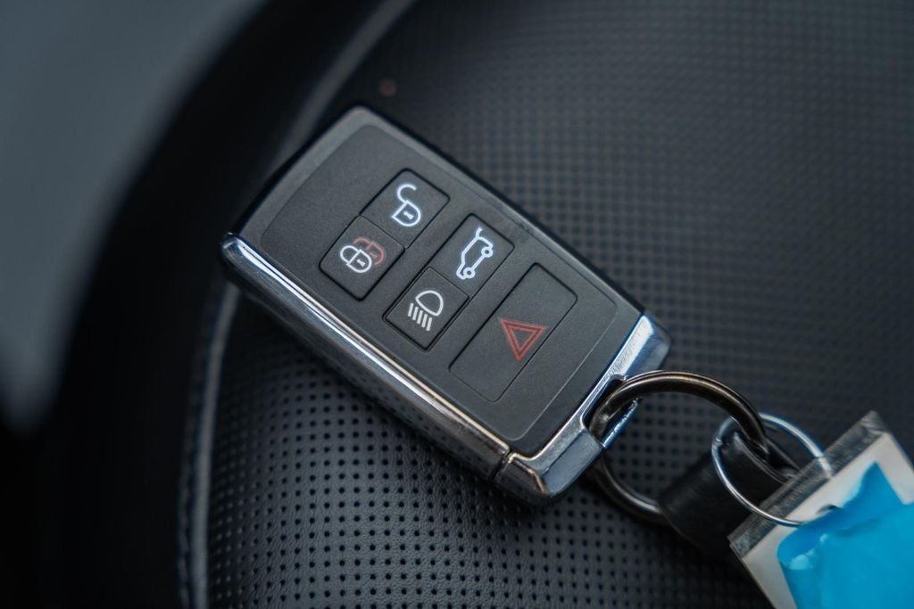 2025 Land Rover Range Rover Plug-In Hybrid SE