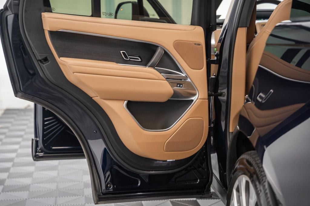 2025 Land Rover Range Rover SE