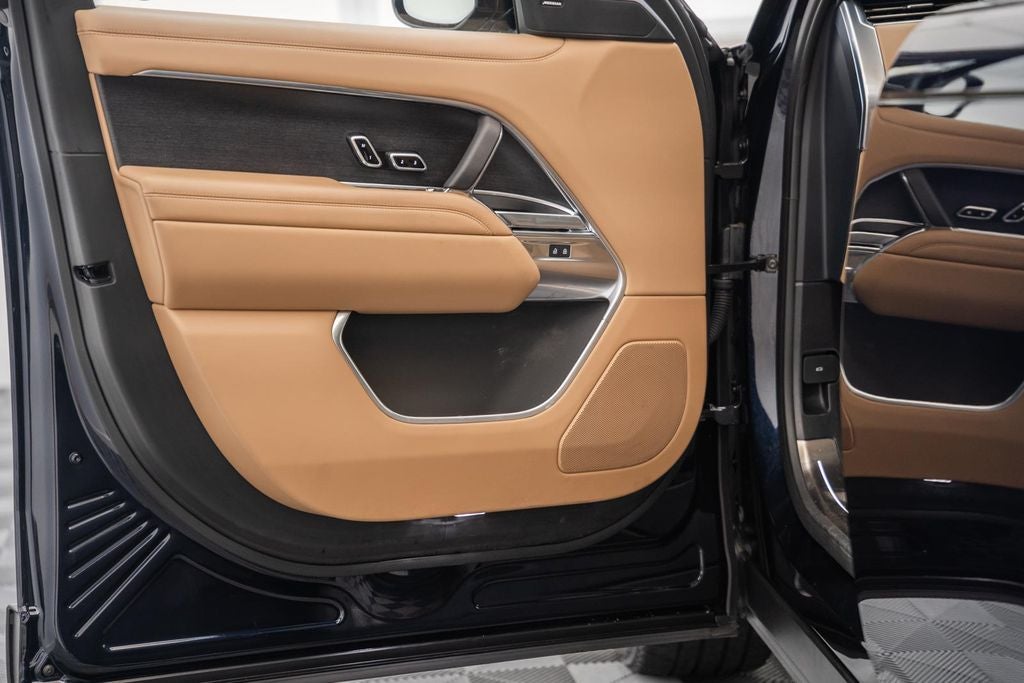 2025 Land Rover Range Rover SE