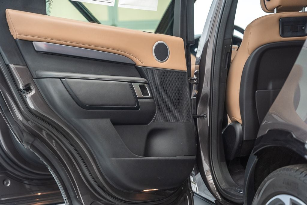 2024 Land Rover Discovery Metropolitan Edition