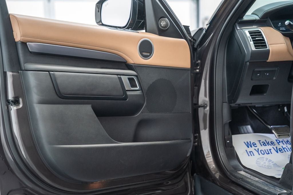 2024 Land Rover Discovery Metropolitan Edition