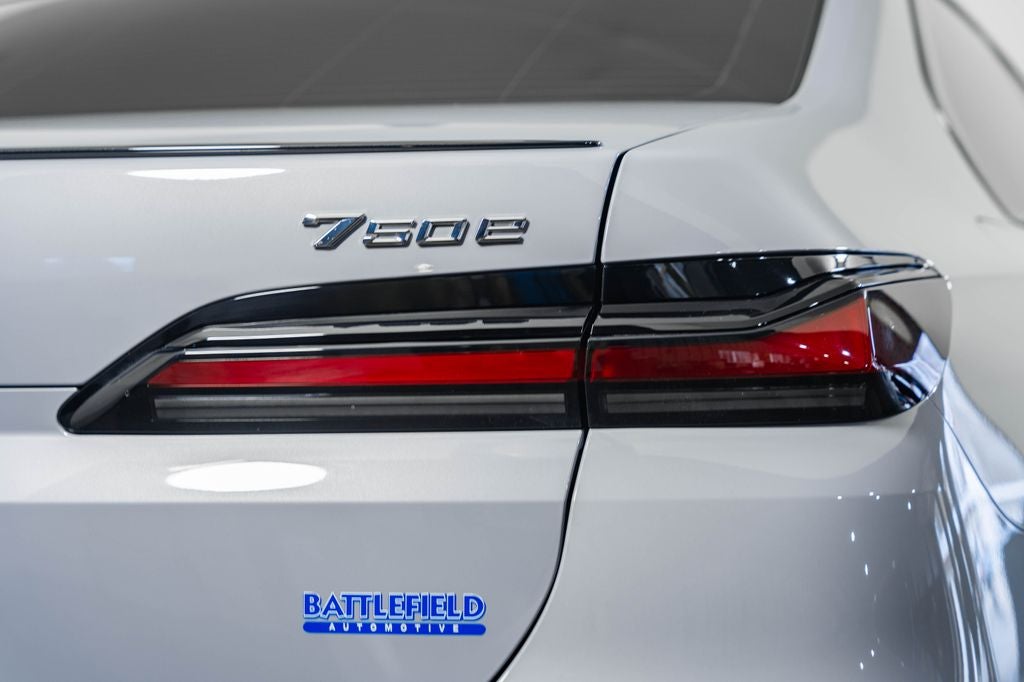 2025 BMW 7 Series 750e xDrive