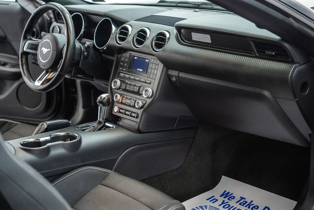 2016 Ford Mustang V6