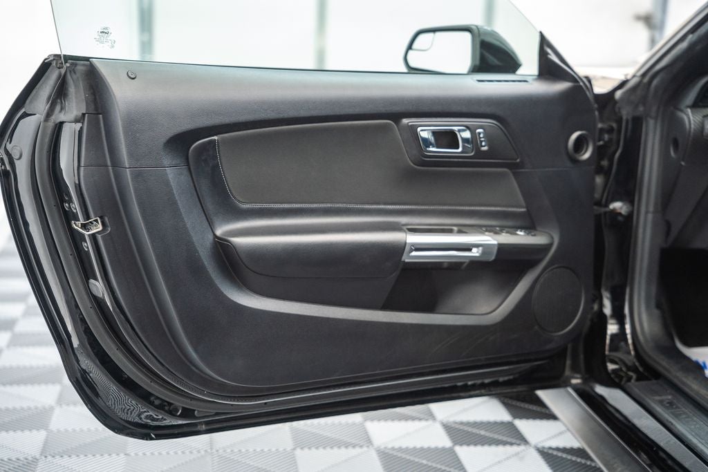 2016 Ford Mustang V6