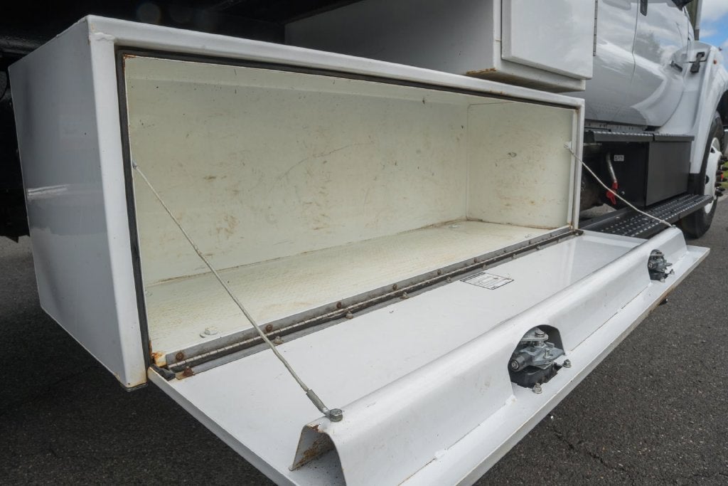 2023 Ford F-750SD Base