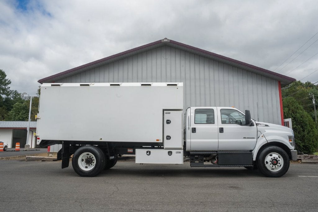 2023 Ford F-750SD Base