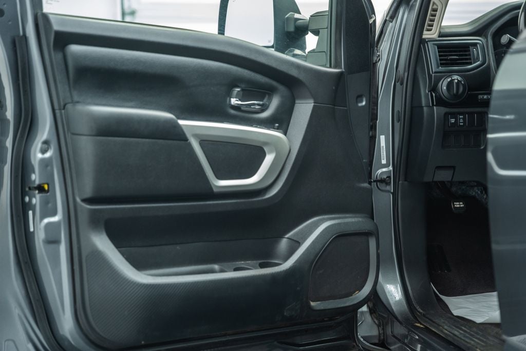 2022 Nissan Titan SV