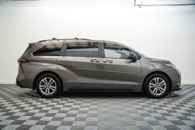 2022 Toyota Sienna XSE 7 Passenger