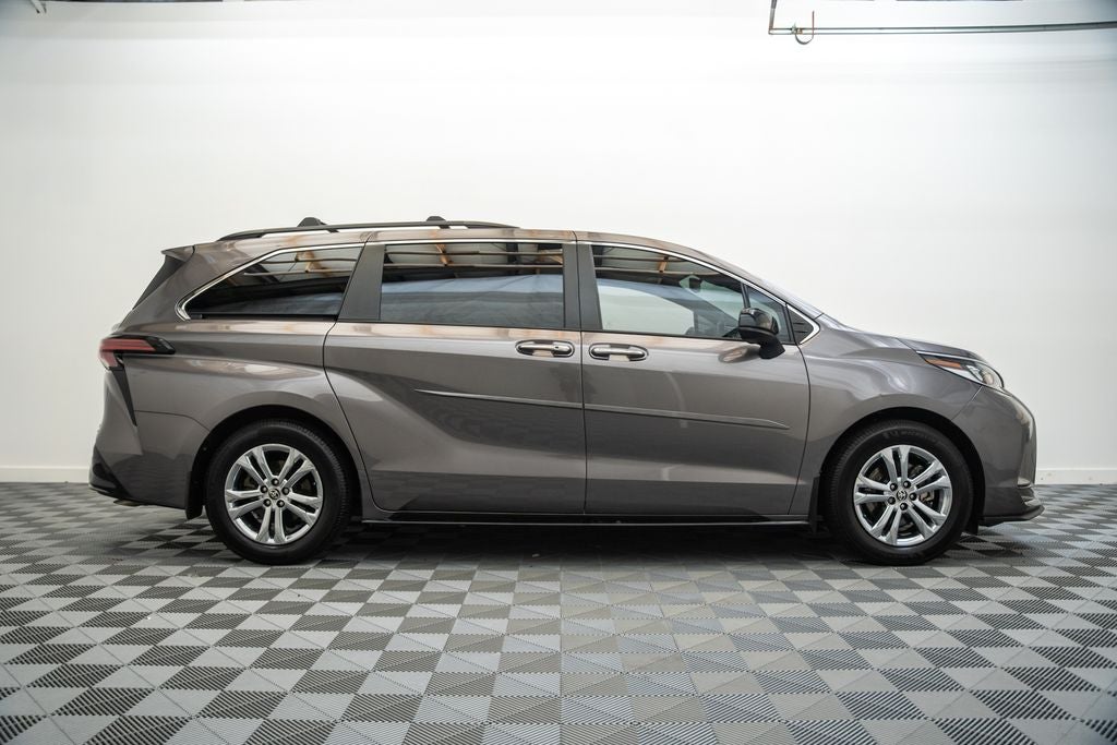 2022 Toyota Sienna XSE 7 Passenger