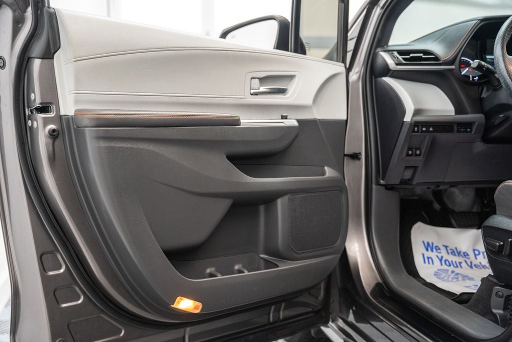 2022 Toyota Sienna XSE 7 Passenger