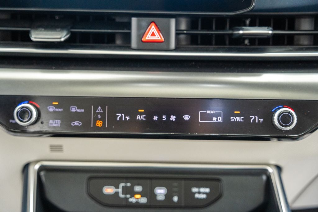 2025 Kia Carnival SX